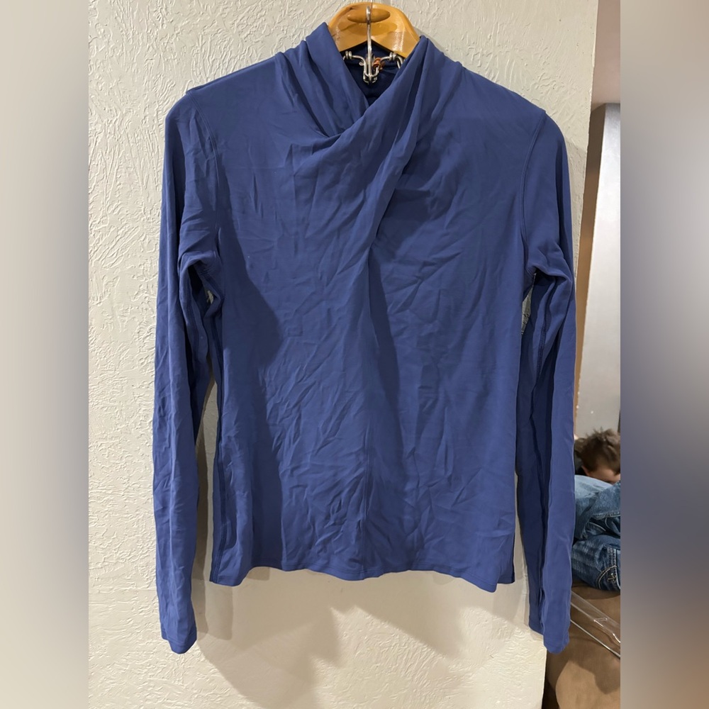 Lululemon Ethereal Nulu Long Sleeve in Gatsby Blue with thumb holes size Med - Picture 3 of 7